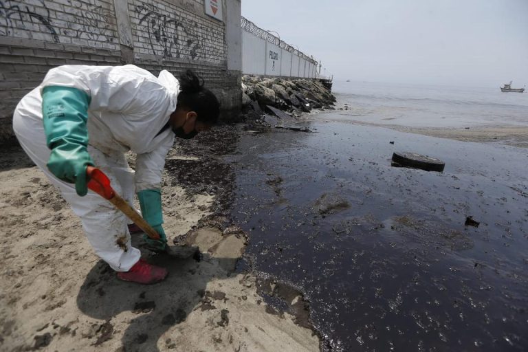 Repsol estima terminar en febrero la limpieza del derrame de crudo en Perú