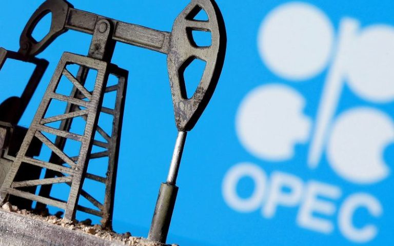 OPEP+ debate su estrategia petrolera con los precios en máximos de siete años