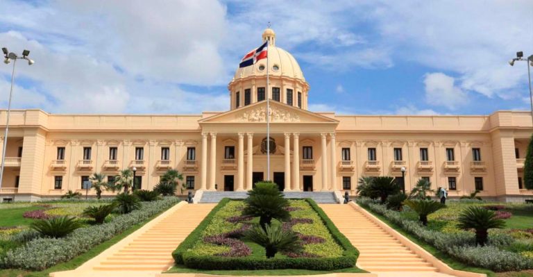 Gobierno subsidia combustibles y aumenta Bonogas para evitar alza precio de pasaje