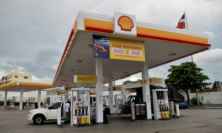 El MICM: la gasolina regular hubiese aumentado RD$23 y gasoil 36 si gobierno no interviene