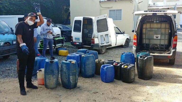 CECCOM retiene 698 galones de Gasolina y 245 galones de Diesel en flagrante delito en autopista 30 de Mayo