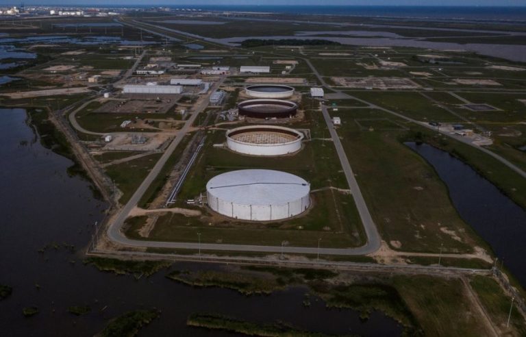 EE.UU podría liberar más reservas de petróleo ante crisis en Ucrania