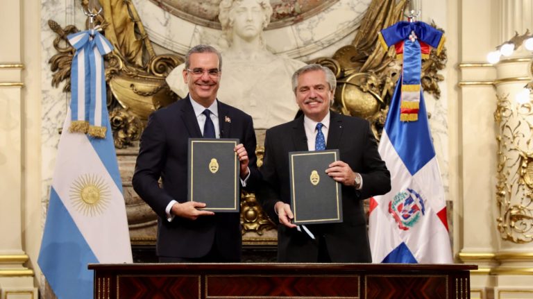 Argentina y República Dominicana acuerdan cooperación en hidrocarburos