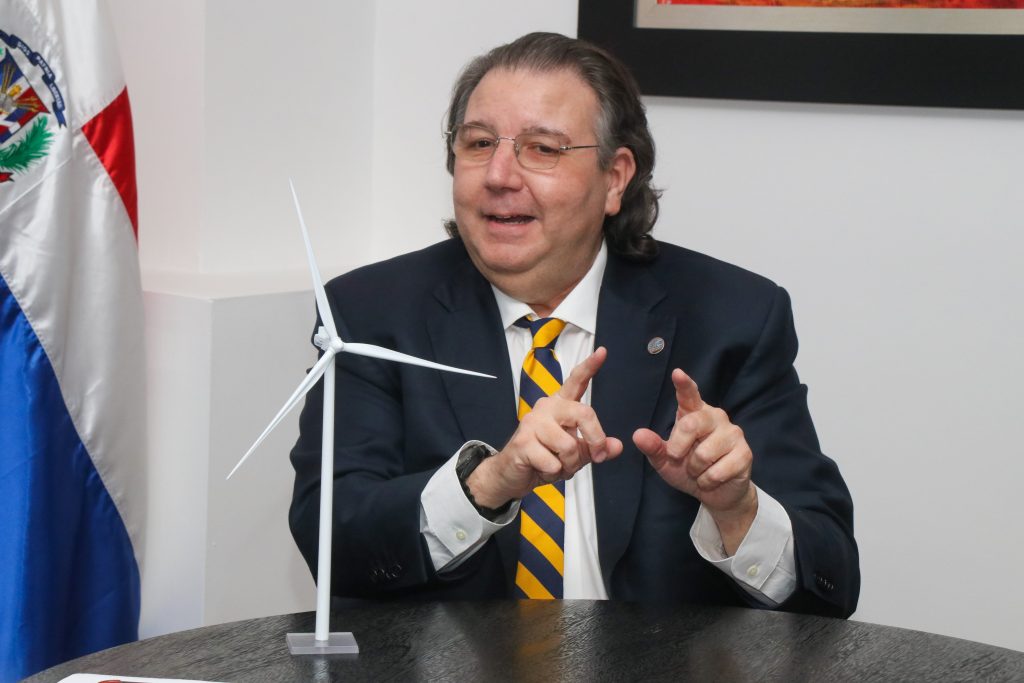 El superintendente de Electricidad, Rafael Velazco