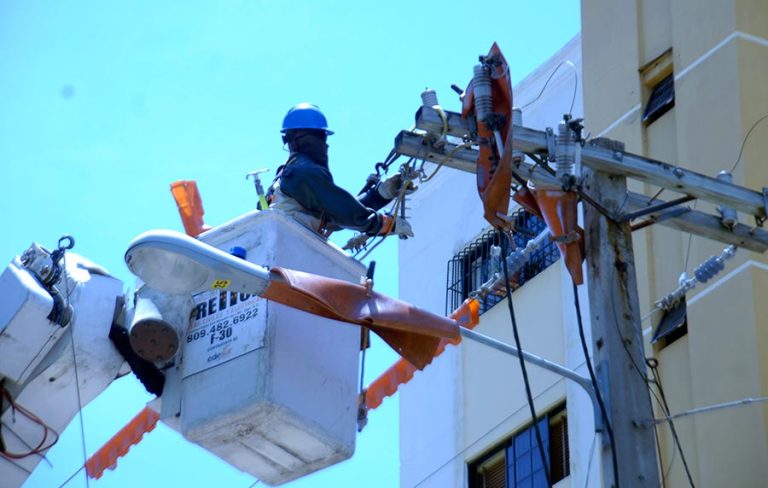 Incremento en índice de cobranza y aumento en pérdidas de energía marcan el informe de distribución de energía del Ministerio de Energía y Minas