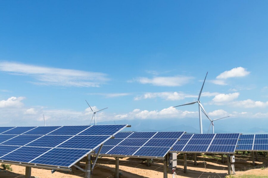Energía solar lidera las renovables.