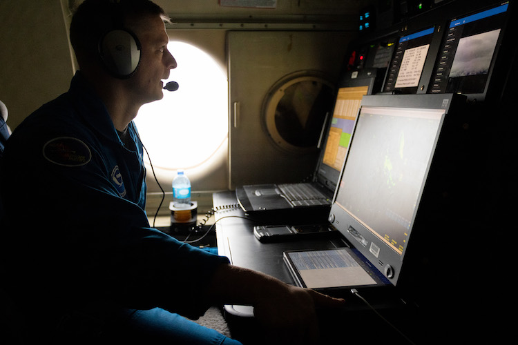 Flight-Director-Quinn-Kalen-at-work-station-during-flight-to-Hurricane-Lee-090823-credit-Lt-Cmdr-Utama-NOAA-Corps-1