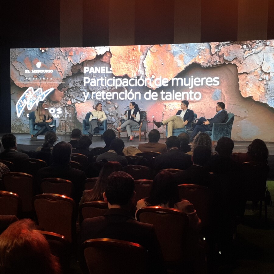 Panel: "Participación de mujeres y retención de talento" en el marco del seminario “Ecos de la Minería”.