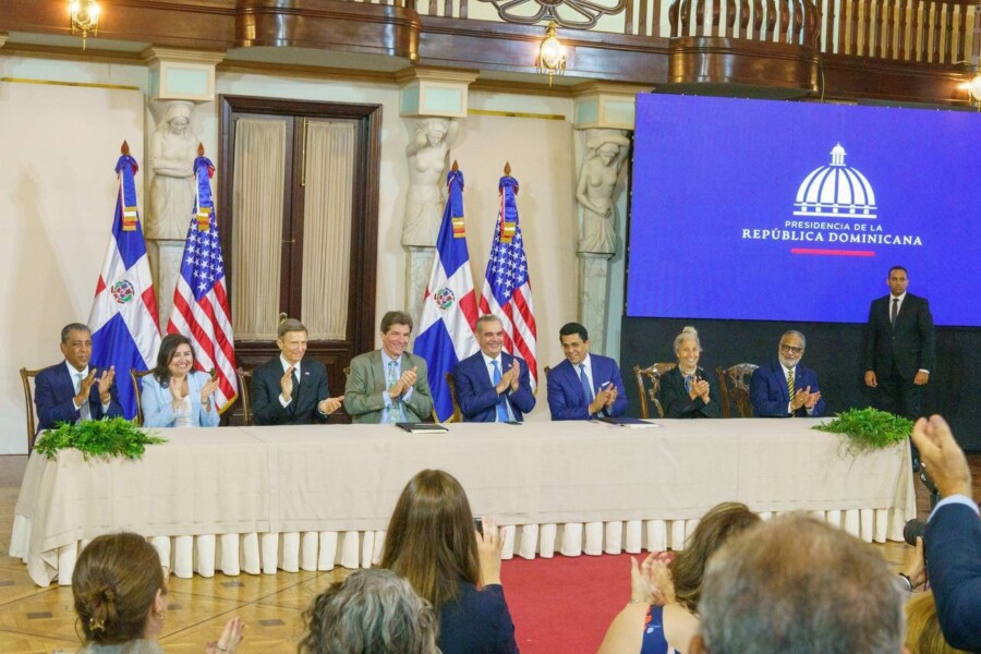 Firma de acuedo de cielos abiertos entre República Dominicana y Estados Unidos en el Palacio Nacional. 