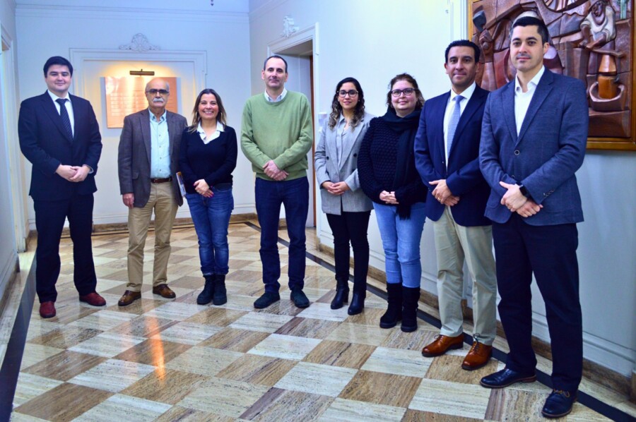  Representantes de Enami y JRI Ingeniería en la firma del acuerdo. Crédito Enami.