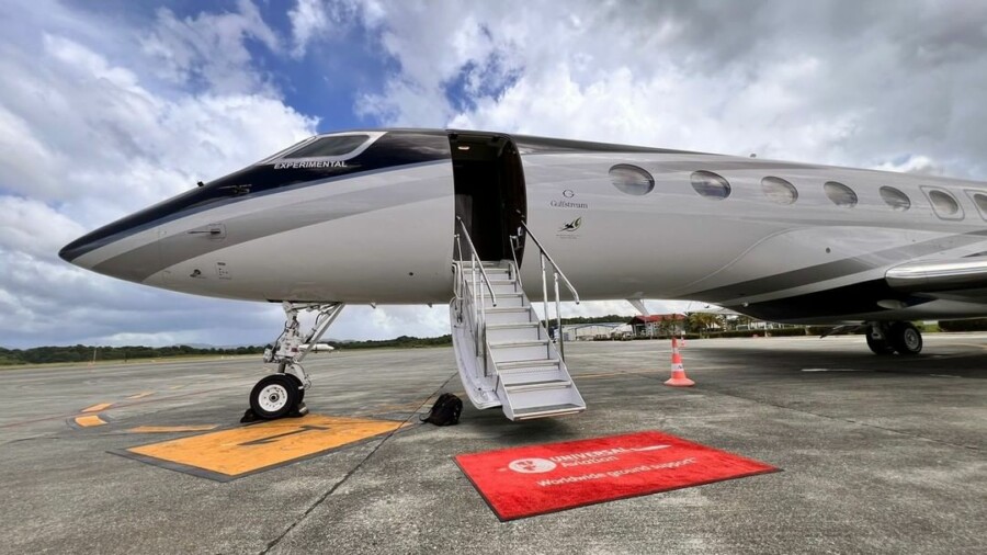 Así se ve el exterior de la aeronave Gulfstream G700 en el aeropuerto la Isabela