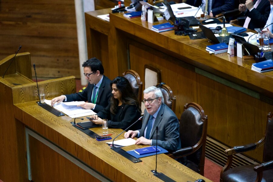 Canciller Alberto van Klaveren y Subsecretaria Claudia Sanhueza en sala. Crédito Subrei Chile