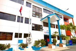 Fachada del Instituto Nacional de Tránsito y Transporte Terrestre (Intrant).