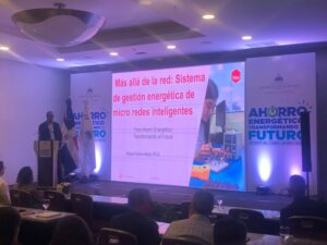 Miguel Aybar Mejía, investigador y docente del INTEC, durante su exposición en el foro “Ahorro Energético: Transformando el Futuro.