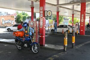 Cilindro de gas licuado de petróleo en estación de gas.