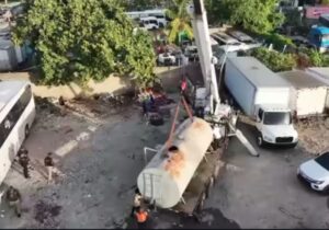 Tanque de 3,000 galones incautado por el CECCOM en Los Tres Ojos, Santo Domingo Este.