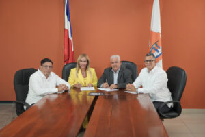 Representantes de EH+, surtidoresLATAM y Anadegas, junto a autoridades del sector.
