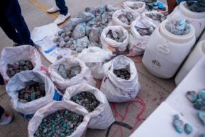 La Primera Feria de Venta Directa de Larimar, en Barahona, registró una gran asistencia de artesanos, lapidarios, diseñadores y compradores.