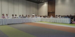 Medio Ambiente inspecciona hoteles y evalúa manejo del sargazo en playas del Este