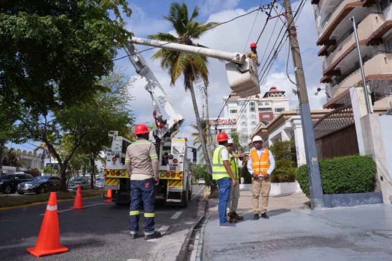 Retirarán 300 kilómetros de cableado en desuso con una inversión de RD$100 millones