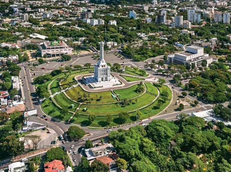 Primera fase del plan nacional para estandarizar la señalización vial en destinos turísticos abarcará siete provincias