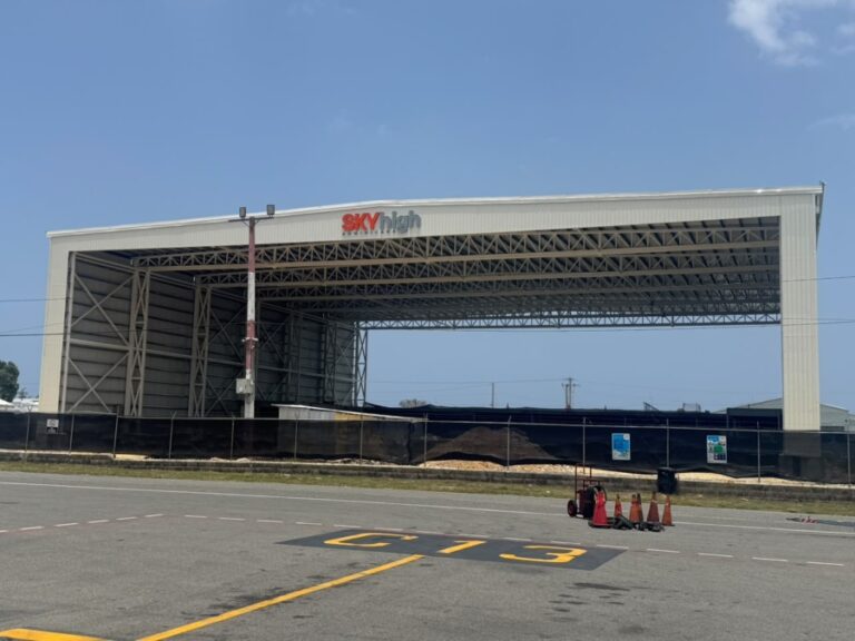 Sky High Dominicana construye uno de los hangares más grandes del Caribe como parte de su expansión regional