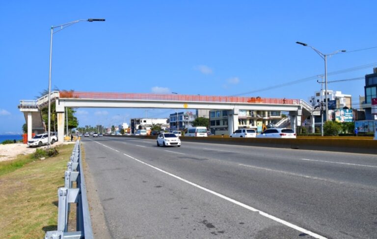 Obras Públicas restableció el tránsito en la autopista Las Américas tras cierre parcial
