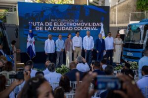 Presidente Abinader y ministro Collado inauguran la Ruta de Electromovilidad en Ciudad Colonial.