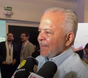 Rafael Salazar, administrador general de Egehid, durante sus declaraciones sobre la expansión de proyectos de energía limpia.